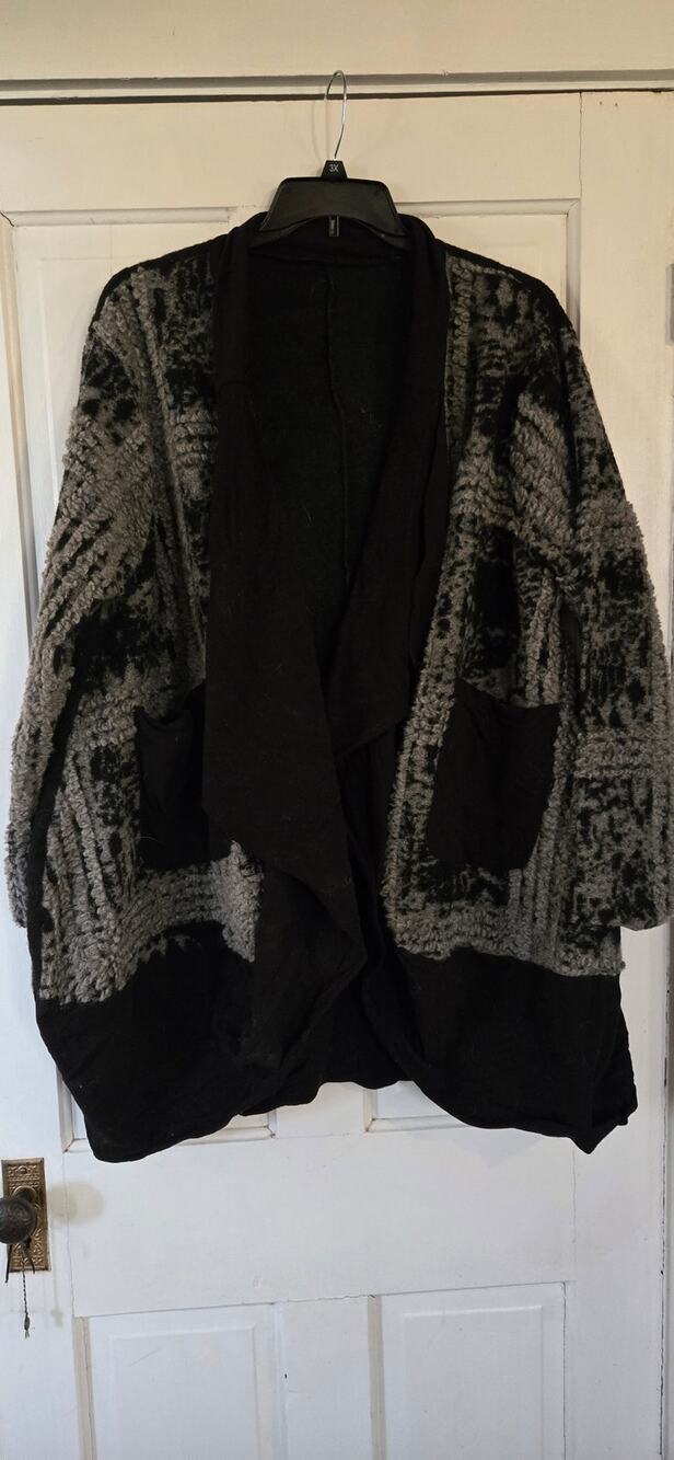 Made in Italy black and gray cardigan, size 2X tag missing I think it is GRIFFAI